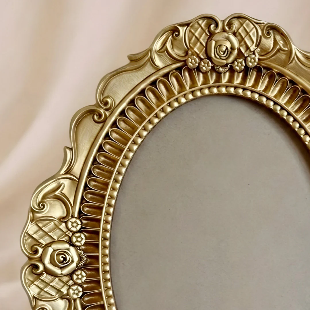 The Heirloom Oval Frame - 12x14 - Image 4
